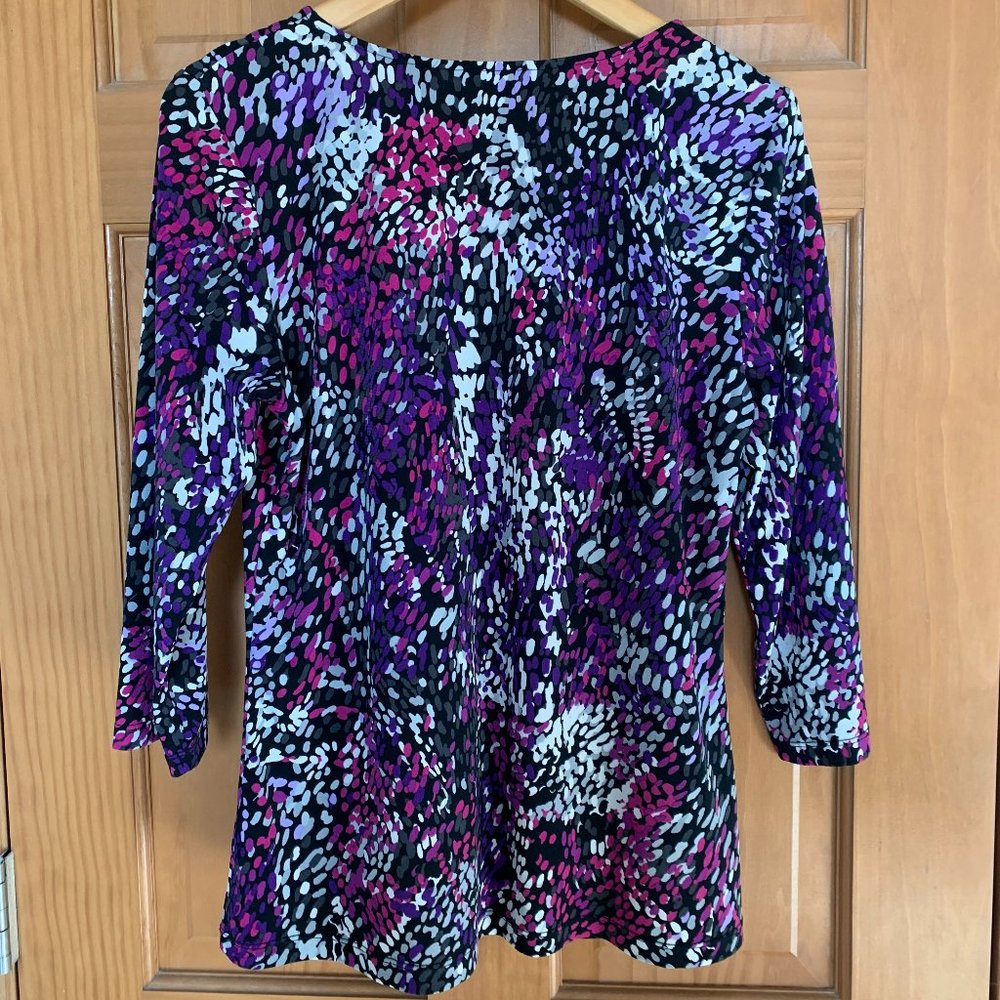 Flattering Blouse - Picture 3 of 3
